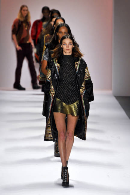 elle-custo-barcelona-fall-2013-rtw-71-de-lgn